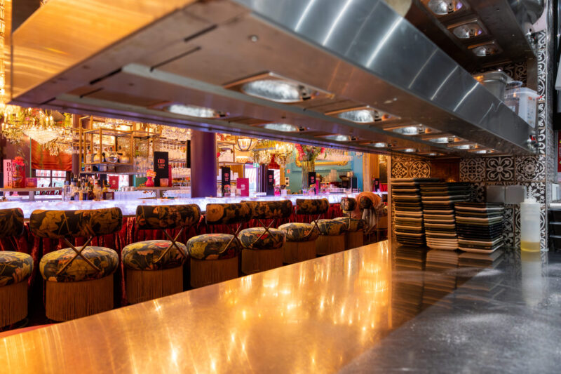 Inrichting restaurant Dolle Diva vanuit de horecakeuken gezien